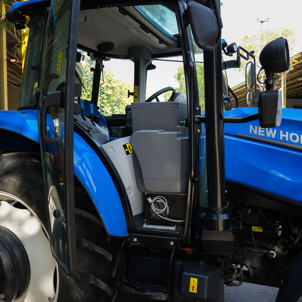 Ninkasi TT532 New Holland T5 ve Farmall A-C-X / 32 LT Soğutucu Traktör Buzdolabı