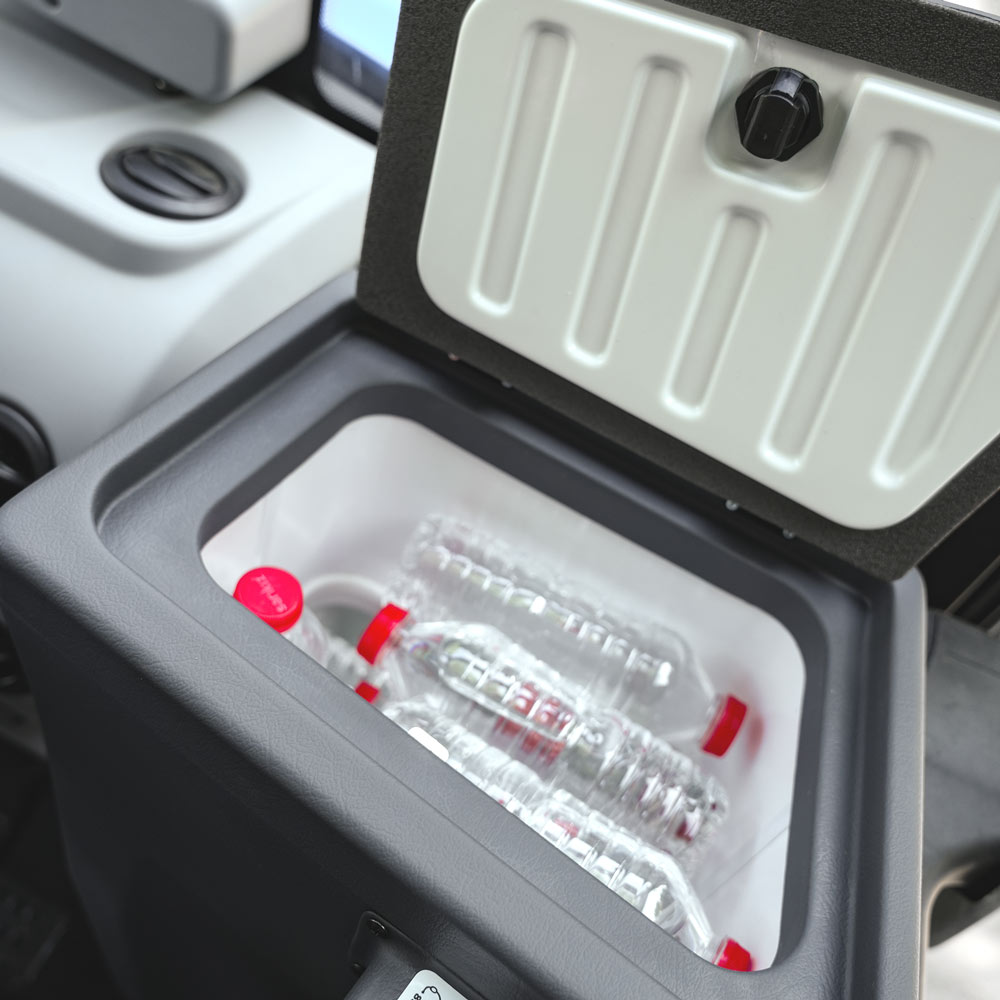 Ninkasi TT532 New Holland T5 ve Farmall A-C-X / 32 LT Soğutucu Traktör Buzdolabı